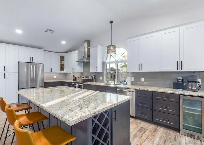 Modern Oasis With Free Heated Pool * Mesa