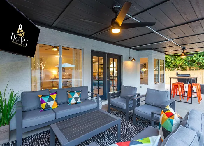 Modern Oasis With Free Heated Pool Mesa