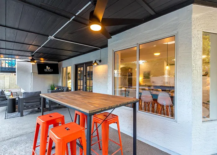 Holiday home Modern Oasis With Free Heated Pool