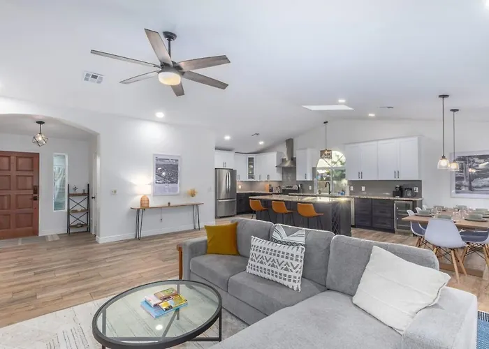Modern Oasis With Free Heated Pool