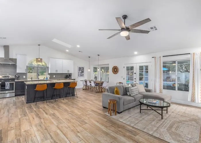 Modern Oasis With Free Heated Pool Mesa