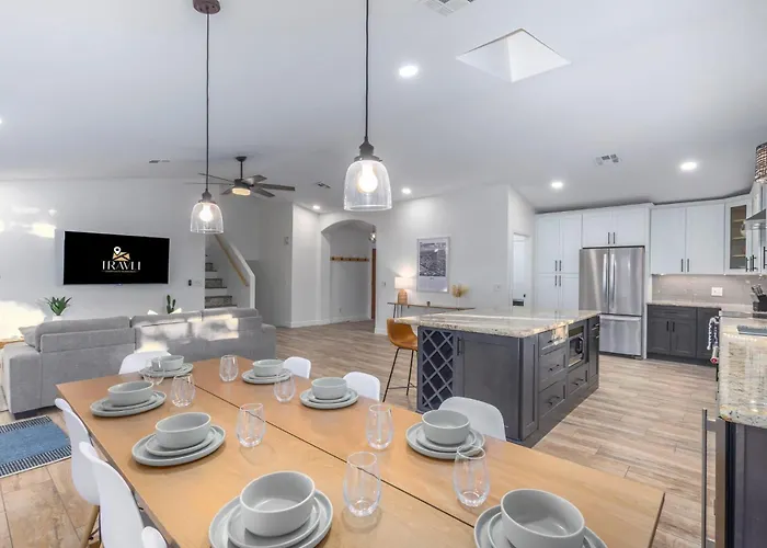 Modern Oasis With Free Heated Pool * Mesa