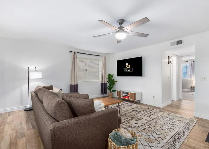 Modern Oasis With Free Heated Pool Holiday home Mesa