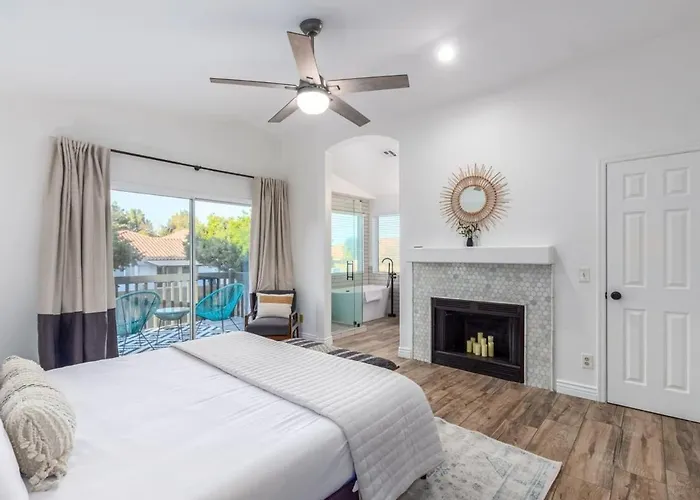 Modern Oasis With Free Heated Pool Mesa