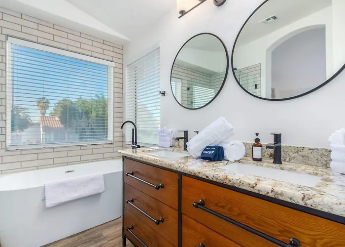 Holiday home Modern Oasis With Free Heated Pool