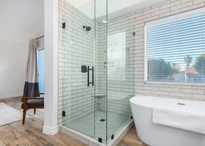 Modern Oasis With Free Heated Pool Holiday home Mesa