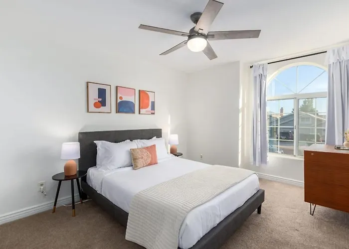 Holiday home Modern Oasis With Free Heated Pool Mesa