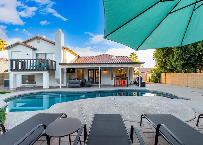 Modern Oasis With Free Heated Pool Holiday home Mesa