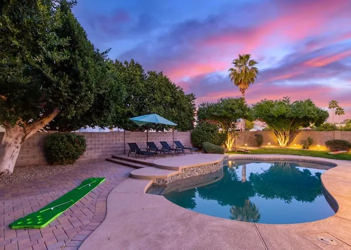 Modern Oasis With Free Heated Pool Holiday home Mesa