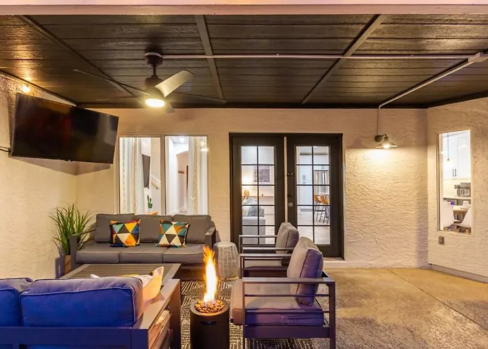 Holiday home Modern Oasis With Free Heated Pool