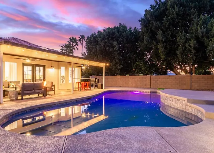 Holiday home Modern Oasis With Free Heated Pool