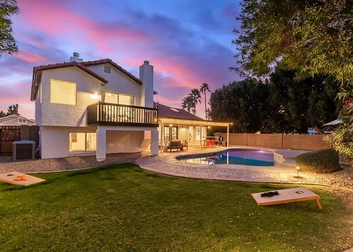 Modern Oasis With Free Heated Pool Holiday home *